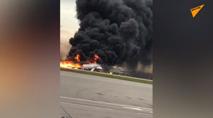 U stravičnoj avionskoj nesreći u Moskvi poginula 41 osoba