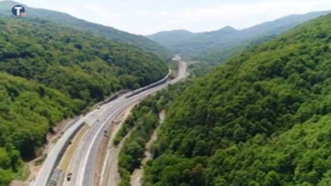 Koridori Srbije: Naprsline na novoizgrađenom autoputu kroz Grdeličku klisuru