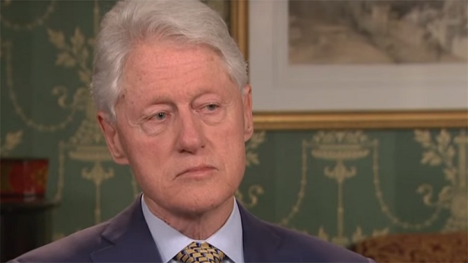 Bil Klinton stigao “kod porodice” na Kosovo