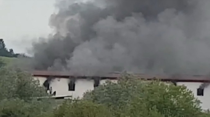 Požar u migrantskom centru u BiH, 29 povređeno (VIDEO)