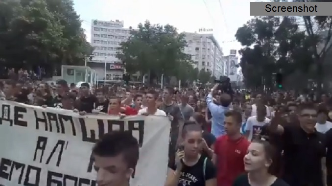 Ogromne gužve zbog protesta malih maturanata, preusmerene linije GSP-a (VIDEO/FOTO)