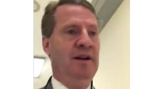 Ko je Trampov kongresmen Burčet za koga su Srbi grozan narod i smećari koje treba privesti pravdi