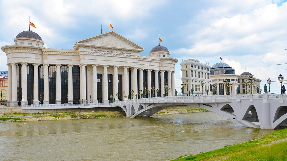 Požar blizu trafostanice veći deo Skoplja ostavio bez struje