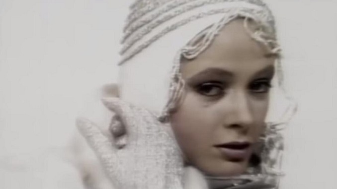 Izložba “Sonja Savić – Devojka iz grada” u Puli