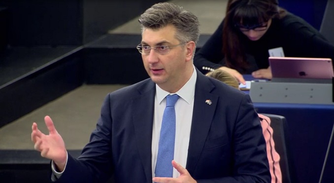 Plenković razgovarao sa Pupovcem: Vlada osudila sve incidente