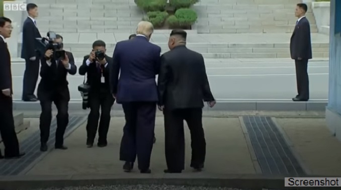 Kim Džong Un poslao “prelepo” pismo Trampu na tri strane