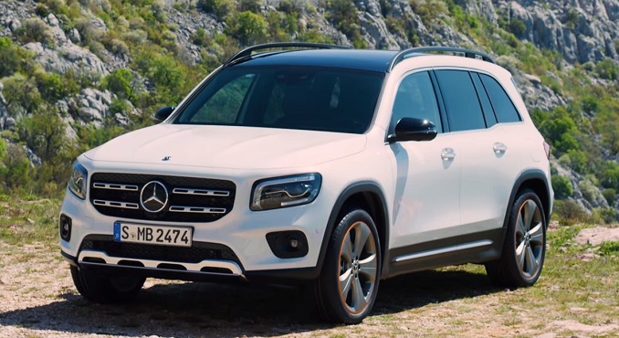 Mercedes napravio groblje automobila od novih vozila (VIDEO)