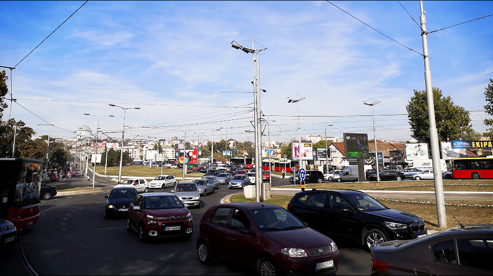 Incidenti na protestu taksista, napadali građane i reportere (VIDEO)