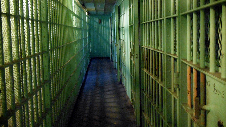 Uzbunjivači u Srbiji: “Svako ko uzbuni javnost, nosi metu na leđima”