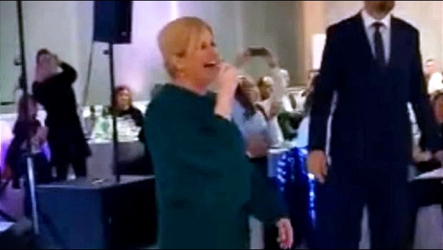 Kolinda opet pevala (VIDEO)