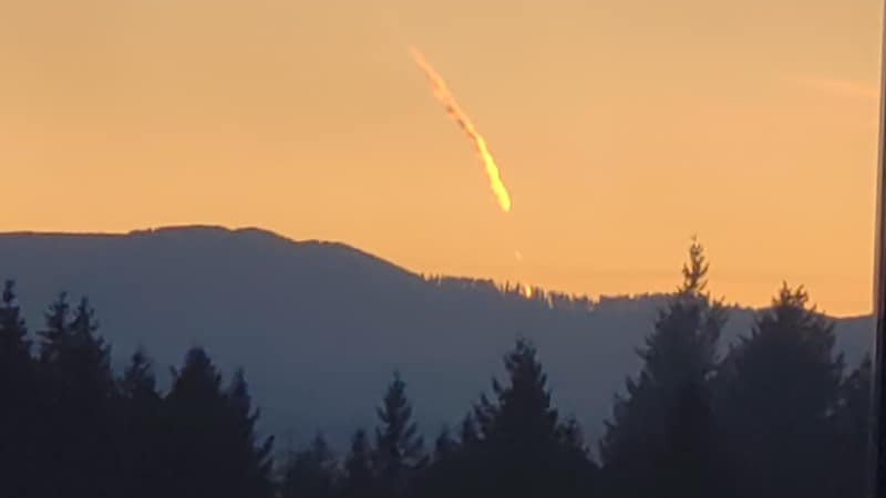 Vanzemaljci ili nešto drugo: Tajanstvena „vatrena kugla“ protutnjala nebom (FOTO)