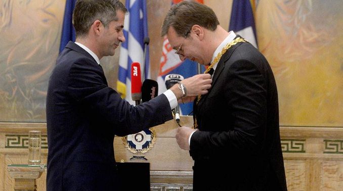 Gradonačelnik Atine uručio Vučiću Zlatnu medalju za zasluge