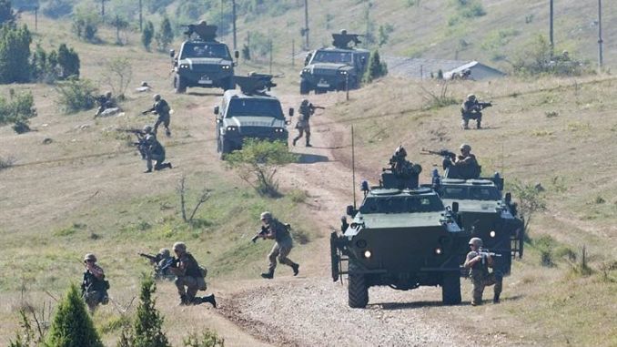 Milo Đukanović poslao vojsku da štiti granicu od migranata