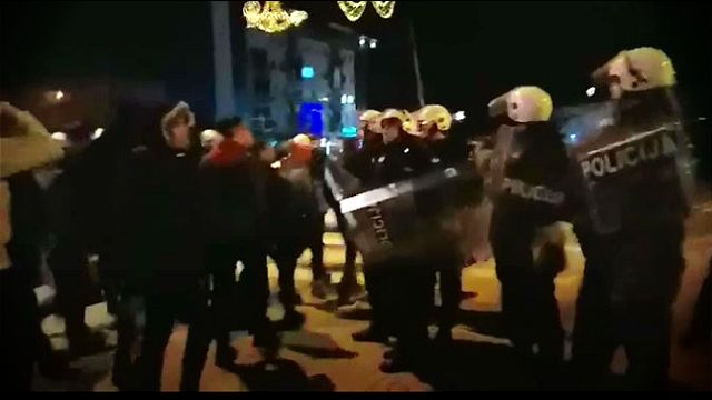 Sukob građana i policije u Nikšiću; Protest ispred Ambasade Crne Gore u Beogradu