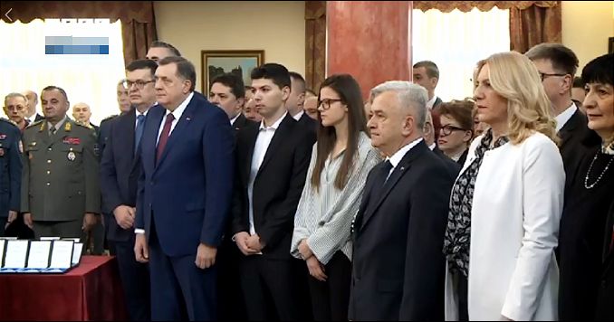 Obeležava se Dan Republike Srpske, Bošnjaci se protive, Brnabićeva učestvuje