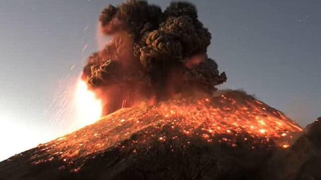 Potoci lave, nebo crno, zatvoren aerodrom, evakuacija skoro pola miliona ljudi (VIDEO/FOTO)