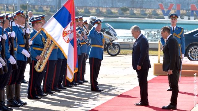 Šojgu stigao u Beograd, Vulin mu priredio svečani doček