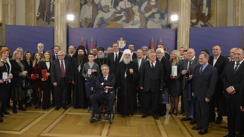 Vučić odlikovao Handkea, Zemana, Miru Banjac, Dušana Kovačevića…