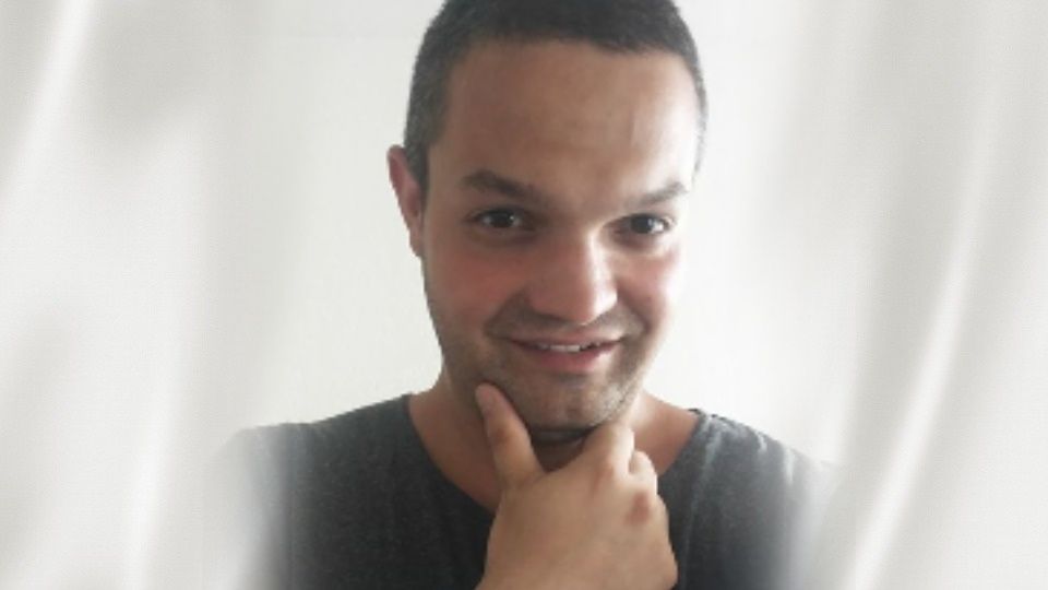 Poruka jednog sasvim običnog mladića: Odlazite svi koji se 30 godina rotirate bez prestanka na političkoj sceni!