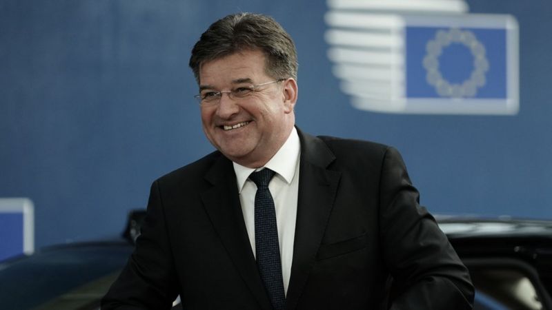 Lajčak bi da menja Ustav Srbije-neka menja svoj mozak, pod hitno