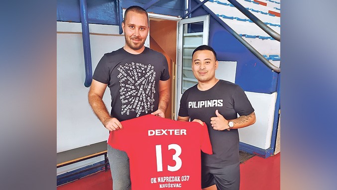 Filipinac gradi Moravski koridor i igra odbojku