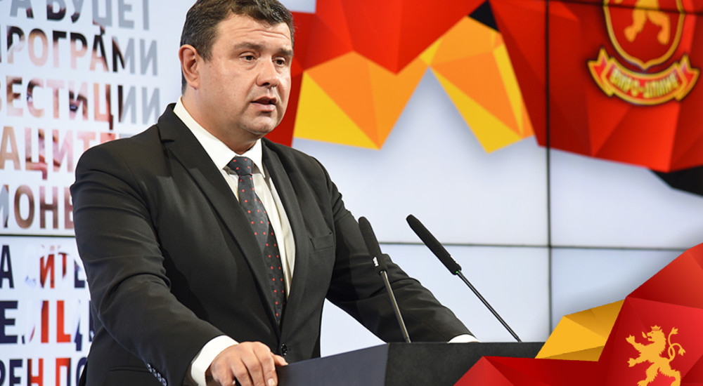 Cirkus KORONA ponovo u Sobranju u Skoplju,glasanje u skafanderima