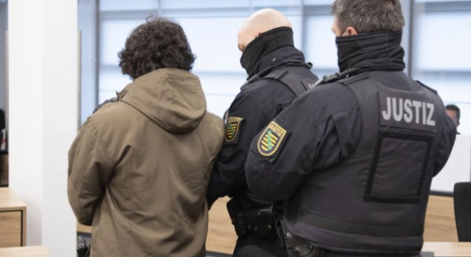 DOBIO PORUKU OD ALAHA, PA NAPAO PUTNIKE Počelo suđenje Srbinu zbog incidenta na međunarodnoj liniji Dortmund-Beograd